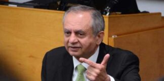 Abdul Razak, said that Pakistan will begin exporting mobile phones and motorbikes from 2022.