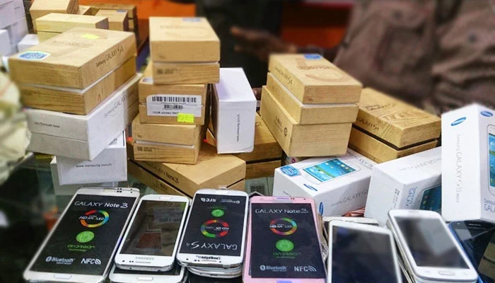 During the first ten months of 2021-22, mobile phone imports to Pakistan increases to $1.8B as compared to $1.6B last year's same period.
