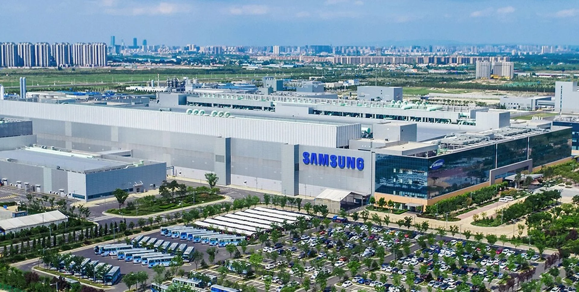 Due to the global fall in customer spending, Samsung has scaled back the production of its devices on a large scale in Vietnam.