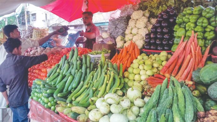 Vegetable prices have considerably surged in Pakistan owing to the flood that wreaked havoc in various parts of the country.