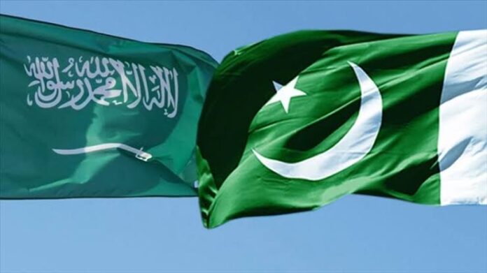 The Saudi Foreign Ministry said in a statement that King Salman bin Abdulaziz has issued directives regarding a $1 billion investment in Pak.