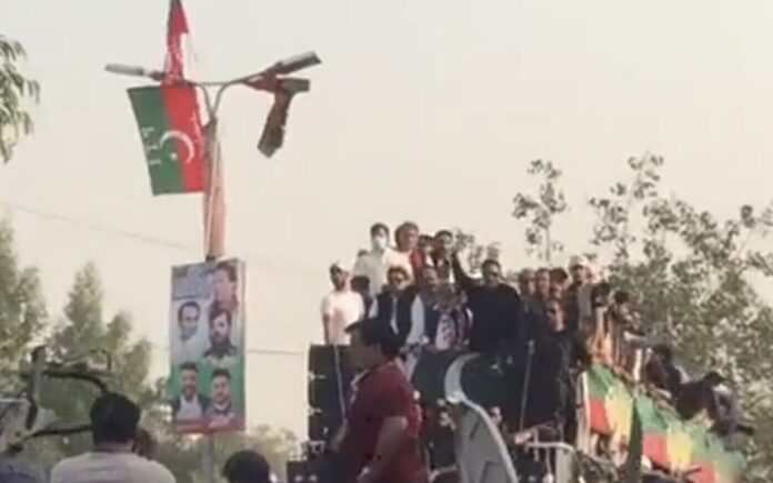 Prime Minister, Imran Khan, has survived a gun attack while leading the Pakistan Tehreek-e-Insaf’s ‘Haqeeqi Azadi March’ in Wazirabad.