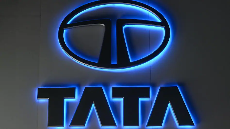 Tata Group’s Infiniti Retail, which runs the consumer electronics store chain Croma, has planned to open 100 exclusive Apple stores across India to market iPhones and iPads.